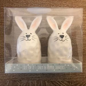 Bunny salt and pepper shakers
